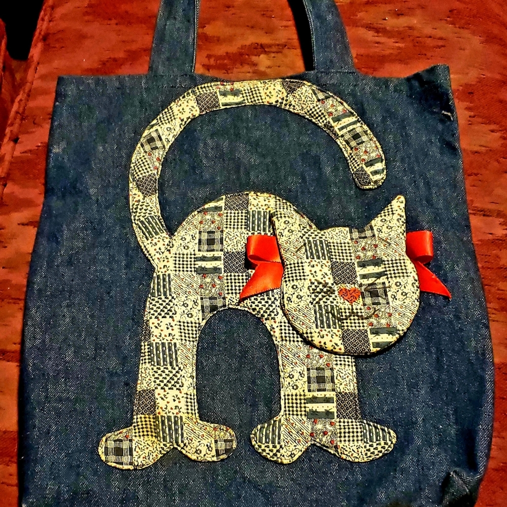 Denim bag with adorable quilted kitty